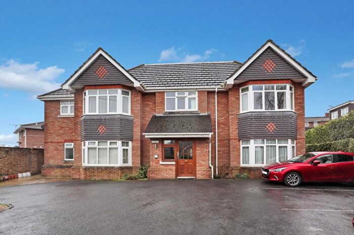 1 Bedroom Apartment For Sale In The Robins, Grange Road, Broadstone, Dorset, BH18