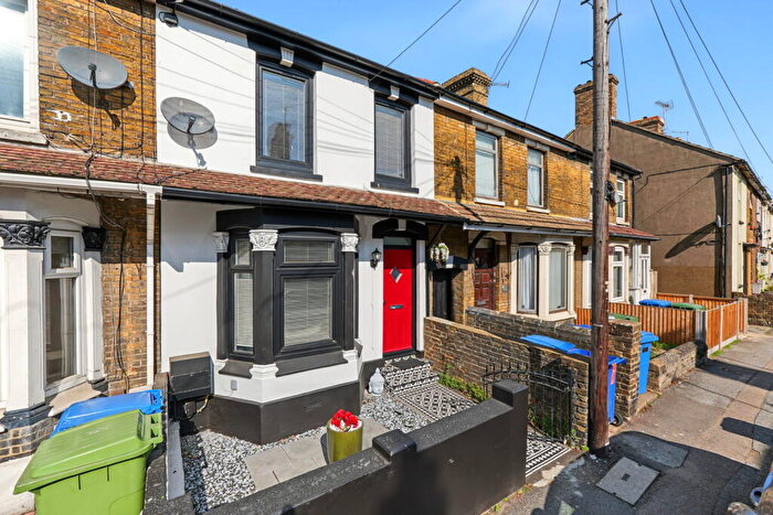 3 Bedroom Terraced House For Sale In Crown Road, Sittingbourne, ME10