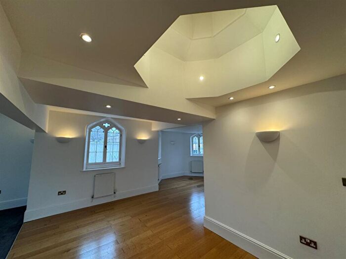 3 Bedroom Flat To Rent In Western Terrace, Brighton, BN1