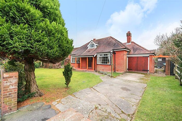 3 Bedroom Chalet For Sale In Hollybank Lane, Emsworth, PO10