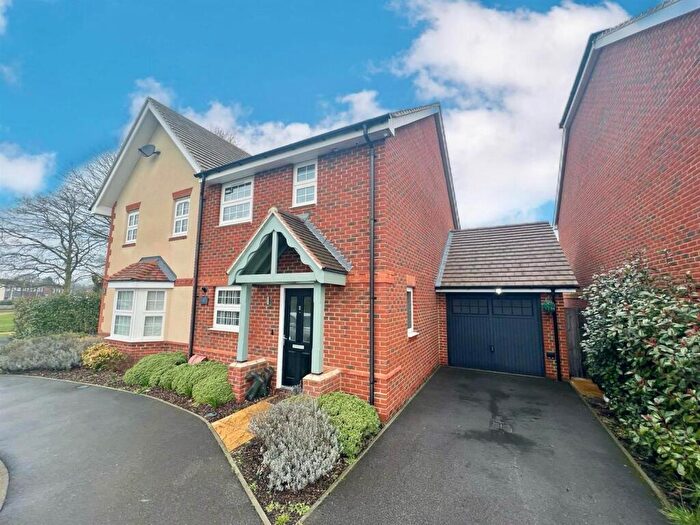 3 Bedroom Semi-Detached House For Sale In Gale Close, Yateley, GU46