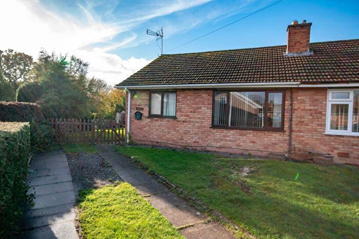3 Bedroom Semi-Detached Bungalow For Sale In Oaklands Road, Chirk Bank, Wrexham, LL14