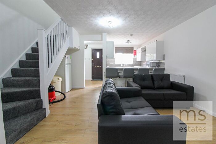 4 Bedroom Semi-Detached House To Rent In Hinchin Brook, Lenton, Nottingham, NG7