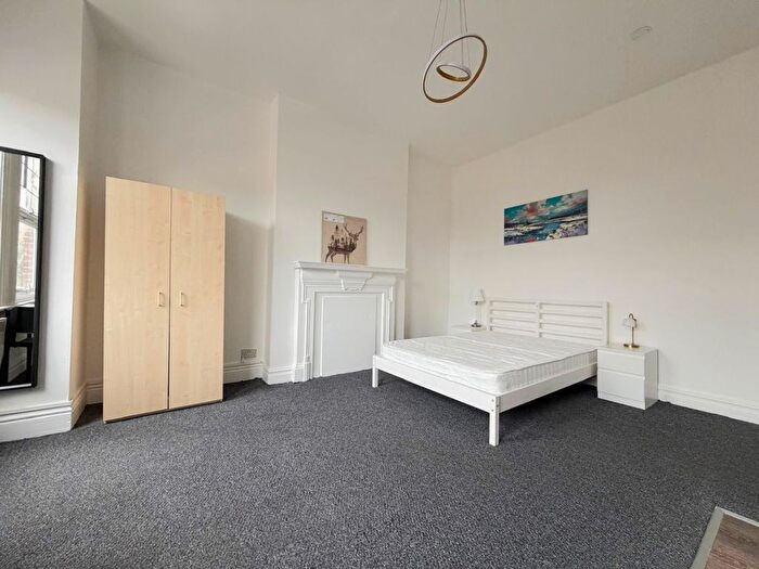 1 Bedroom Studio To Rent In Emanuel Avenue, Ealing, W3
