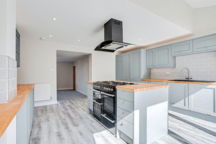 4 Bedroom Detached House For Sale In Wakefield Road, Normanton, WF6