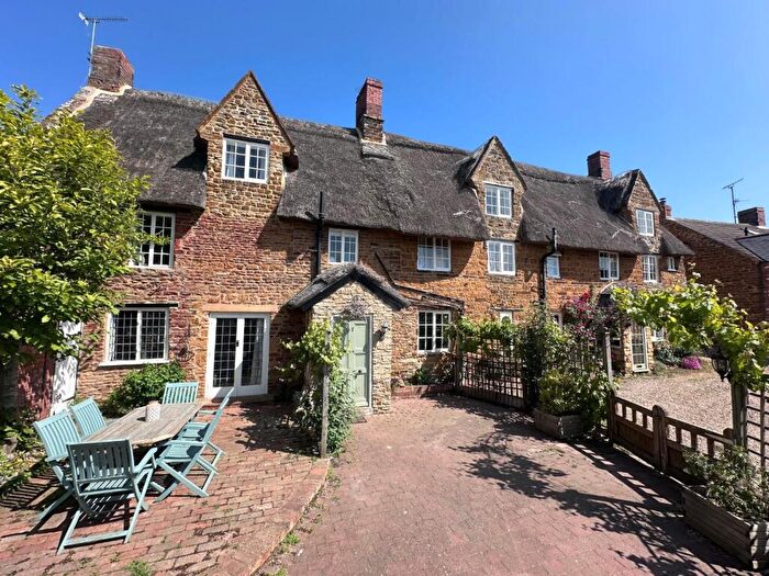 6 Bedroom Detached House For Sale In Sunnyside, Earls Barton, Northampton, NN6