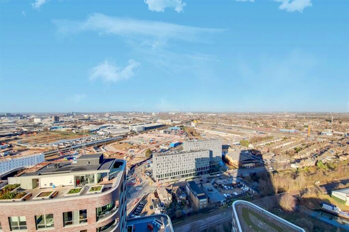 2 Bedroom Apartment To Rent In Green Street, London, NW10