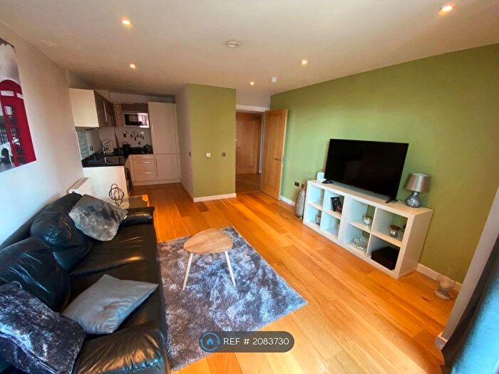 1 Bedroom Flat To Rent In Watermans Place, Leeds, LS1