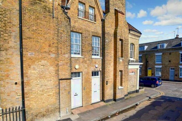 1 Bedroom Flat To Rent In The Terrace Rochester, ME1