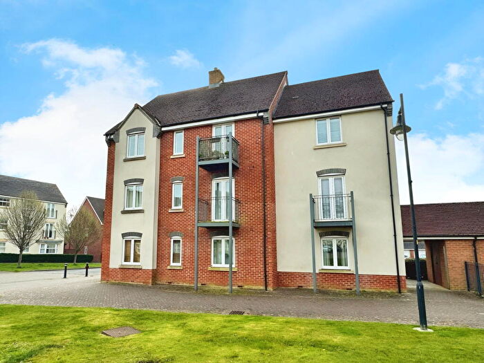 2 Bedroom Flat For Sale In Piernik Close, Swindon, SN25