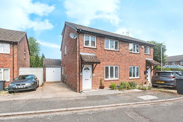 4 Bedroom Semi-Detached House For Sale In Mortimer Gardens, Tadley, Hampshire, RG26