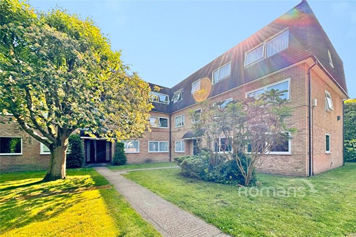 2 Bedroom Apartment For Sale In Yorktown Road, Sandhurst, Berkshire, GU47