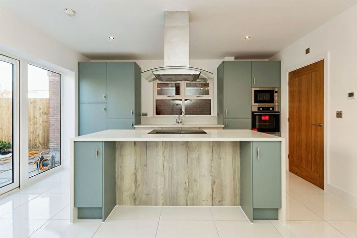4 Bedroom Detached House For Sale In Bridge Road, Nottingham, NG8