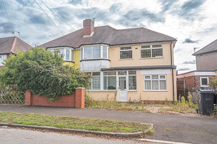 4 Bedroom Semi Detached House For Sale In Wyche Avenue, Kings Heath, Birmingham, B14