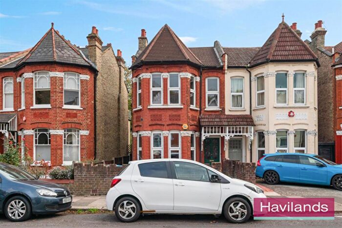 1 Bedroom Flat For Sale In Palmerston Crescent, London, N13