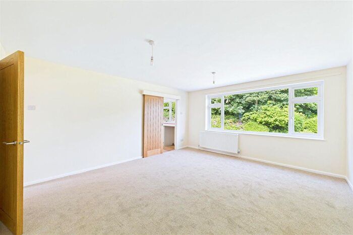 2 Bedroom Flat For Sale In Salthouse Road, Clevedon, BS21