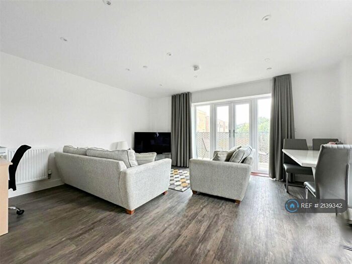 2 Bedroom Flat To Rent In Glenway Road, Rochester, ME1