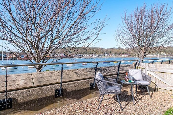 4 Bedroom Semi-detached House For Sale In Westerly Way, St. Marys Island, Chatham, ME4