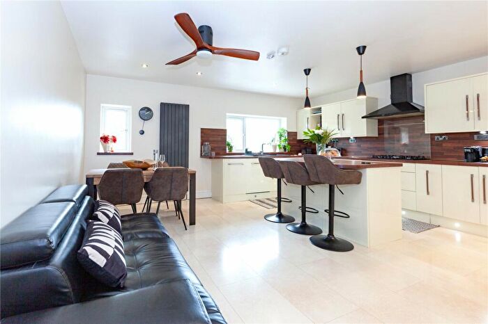 4 Bedroom Semi-Detached House To Rent In Short Let: Spencer Crescent, Oxford, OX4