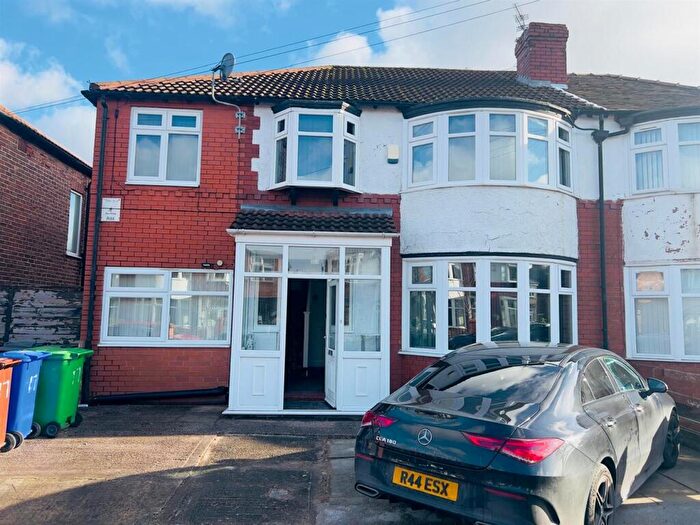 6 Bedroom Semi-Detached House To Rent In Bournelea Avenue, Manchester, M19