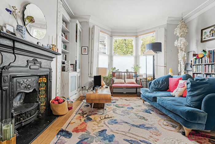 1 Bedroom Flat For Sale In Denton Road, N8