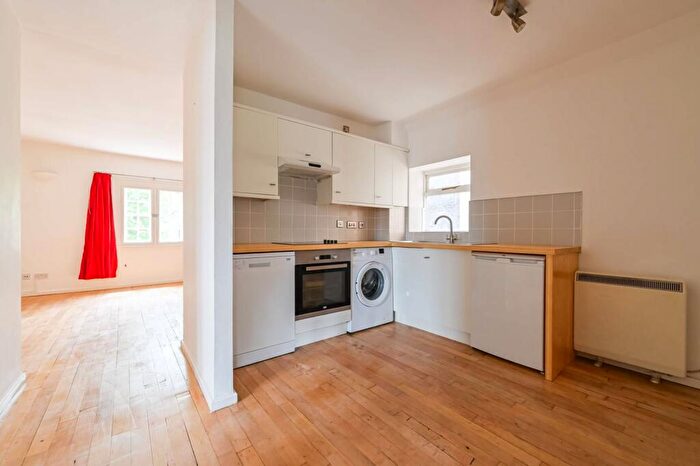 1 Bedroom Flat To Rent In Bethnal Green Road, Bethnal Green, London, E2