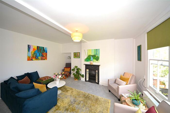 3 Bedroom Flat To Rent In Kings Avenue, Muswell Hill, N10