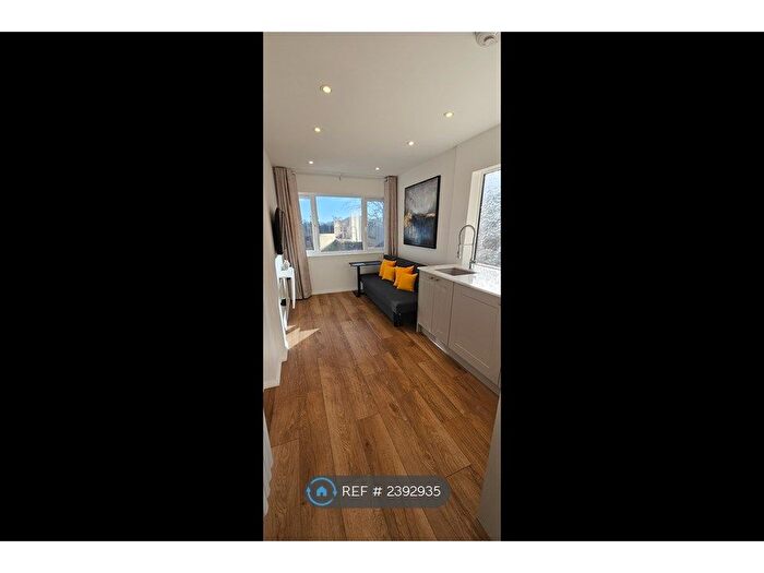 1 Bedroom Flat To Rent In Hurlingham Gardens, Southampton, SO16