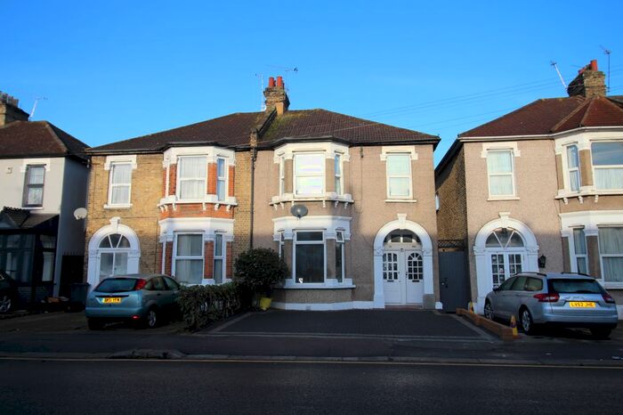 2 Bedroom Flat To Rent In Balfour Road, Ilford IG1