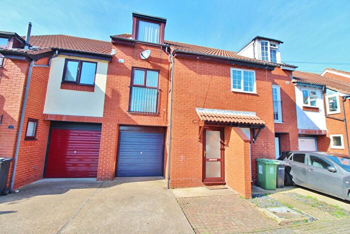 3 Bedroom Town House For Sale In Fourth Street, Fratton, PO1