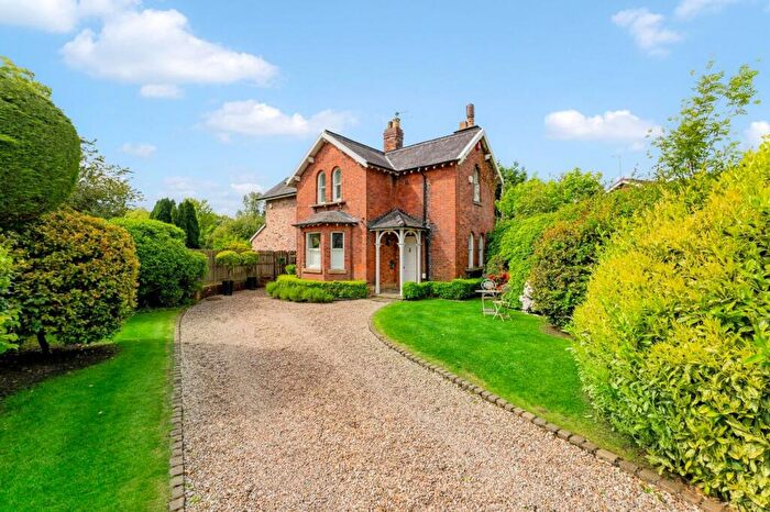 3 Bedroom Detached House For Sale In Harefield Drive, Wilmslow, SK9