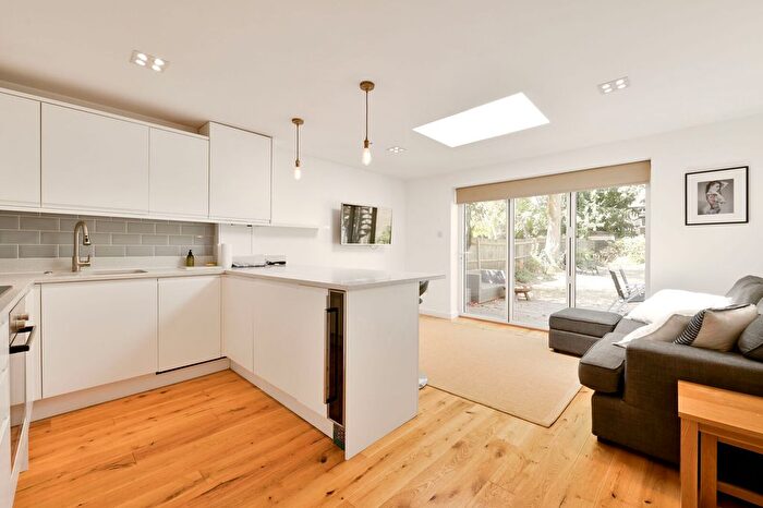 2 Bedroom Flat For Sale In Grange Park, Ealing, London, W5
