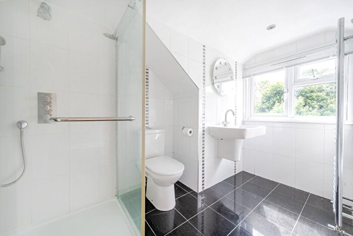 4 Bedroom Semi-Detached House To Rent In Oxford Crescent, New Malden, KT3