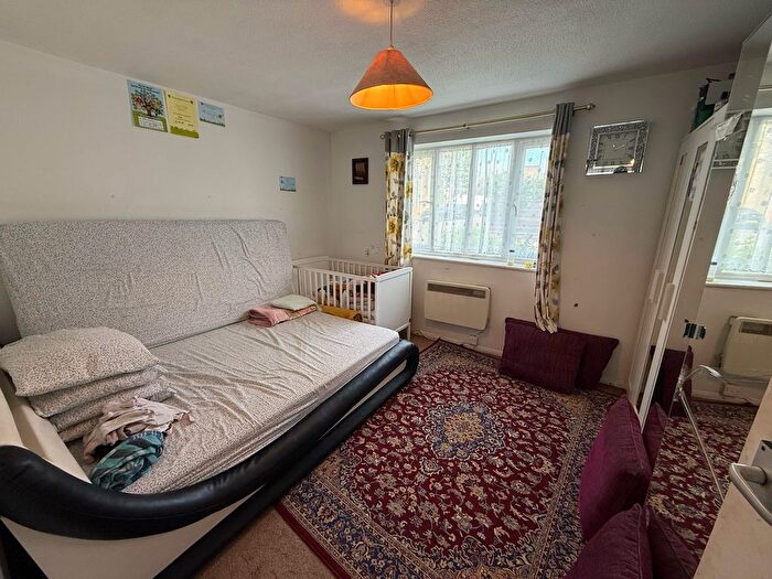 1 Bedroom Maisonette To Rent In Oakcroft Close, Pinner, HA5
