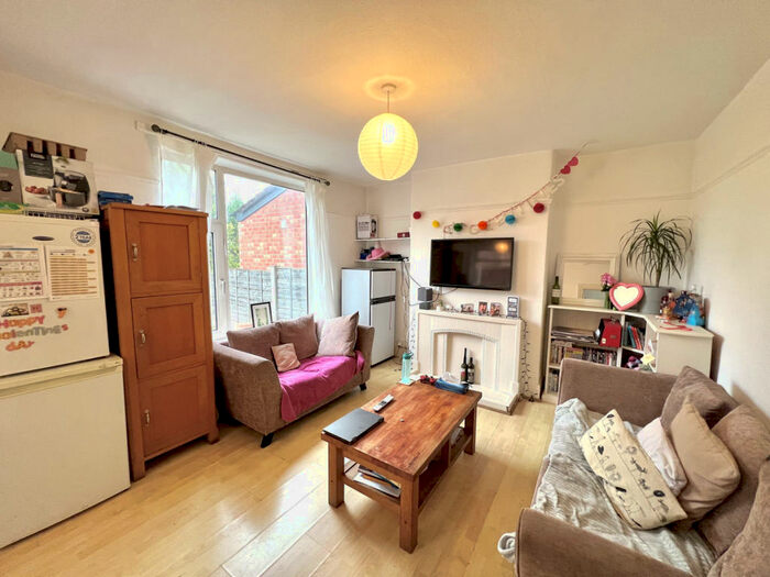 4 Bedroom Semi-Detached House To Rent In Parsonage Road, Manchester, M20