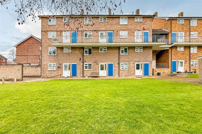 3 Bedroom Flat For Sale In Hughenden Road, St. Albans, Hertfordshire, AL4