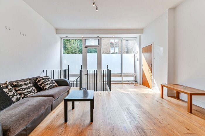 1 Bedroom Maisonette For Sale In Barnsbury Street, Islington, London, N1