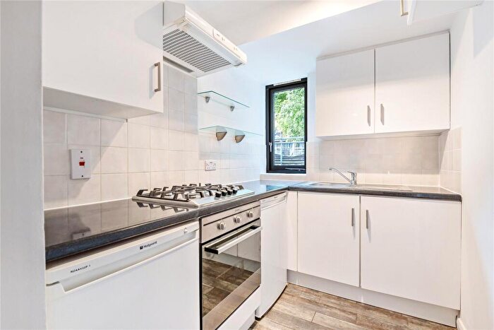 1 Bedroom Flat To Rent In Tollington Park, Finsbury Park, London, N4