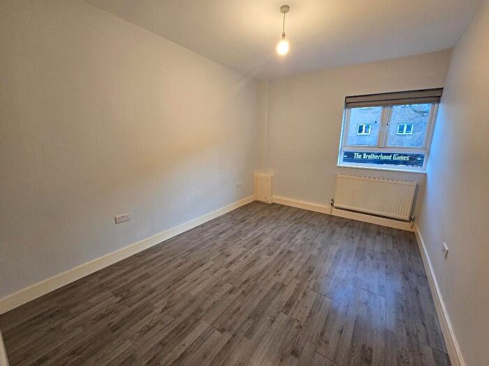 3 Bedroom Flat To Rent In Southwark Park Road, London, SE16