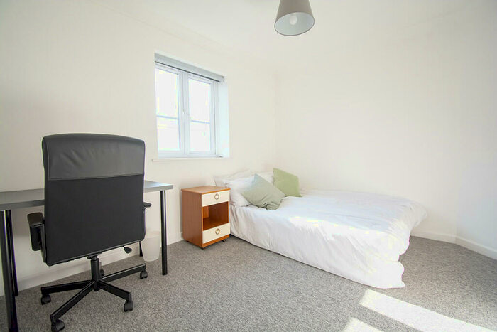 6 Bedroom Semi-Detached House To Rent In Wycliffe Road, Winton, BH9