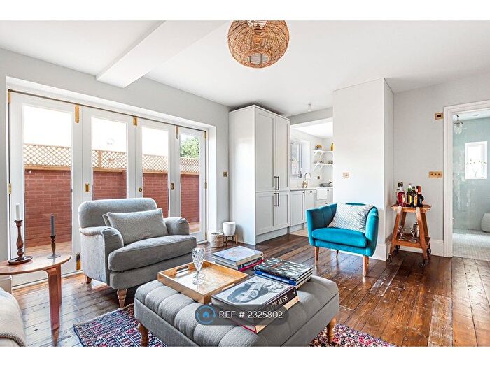 2 Bedroom Flat To Rent In High Street, Northwood, HA6