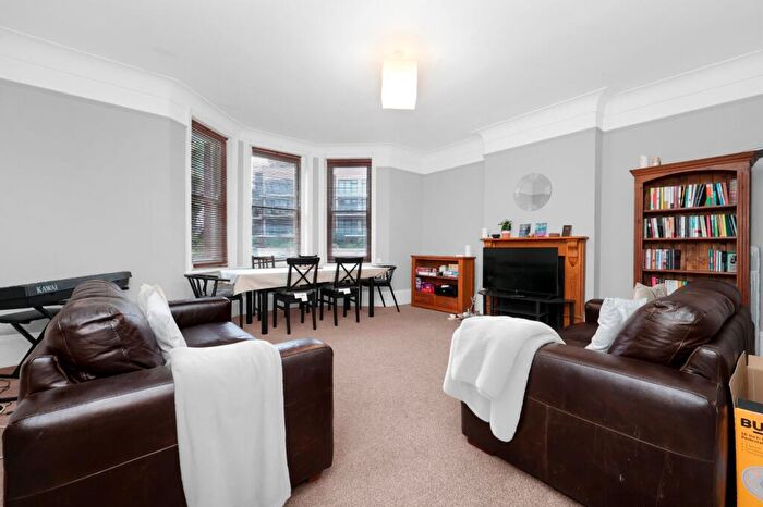 2 Bedroom Flat To Rent In Loraine Mansions, Widdenham Road, N7