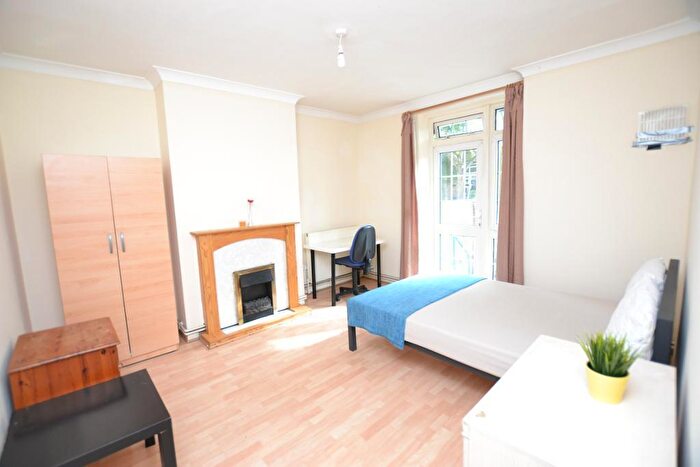 4 Bedroom Flat To Rent In Gill Street, London, E14