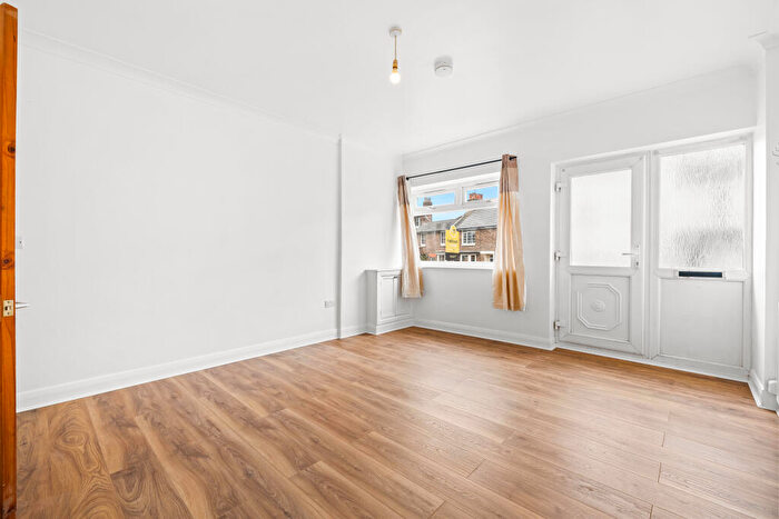 1 Bedroom Maisonette For Sale In Ref: Gk - Somerset Road, Redhill, RH1