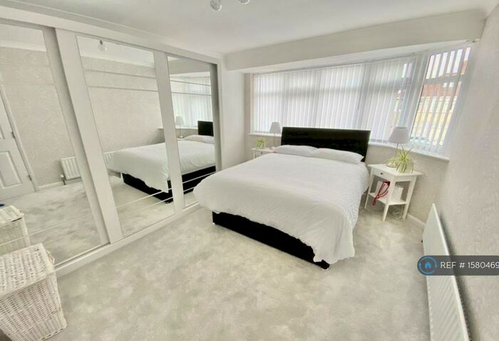 4 Bedroom Semi-Detached House To Rent In Elgin Avenue, Harrow, HA3