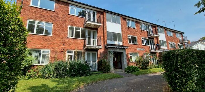 2 Bedroom Flat To Rent In Pembroke Court, CV32