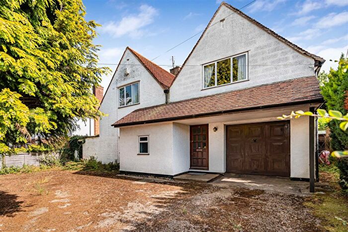 4 Bedroom Detached House For Sale In St. Peters Way, Chorleywood, Rickmansworth, WD3