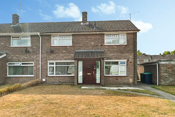 3 Bedroom End Terrace House For Sale In Tapley Avenue, LL12