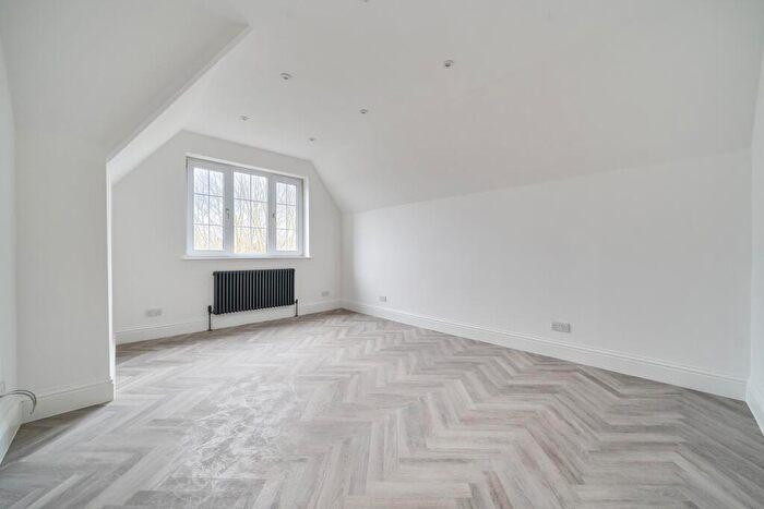 2 Bedroom Flat To Rent In Southborough Lane Bromley, BR2