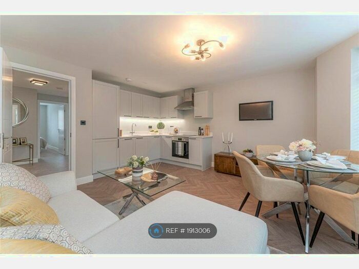 2 Bedroom Flat To Rent In Hillman Drive, London, W10